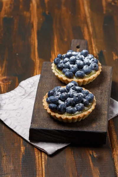 Tartlets com mirtilos e creme de limão — Fotografia de Stock