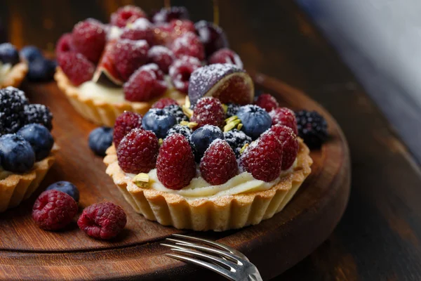 Tartlets com bagas frescas — Fotografia de Stock