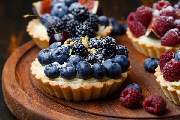Tartlets with fresh berries — Stock Photo, Image