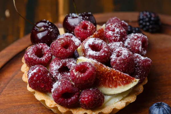 Torta com bagas frescas — Fotografia de Stock