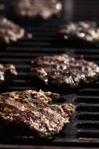 Galettes de boeuf pour hamburgers — Photo