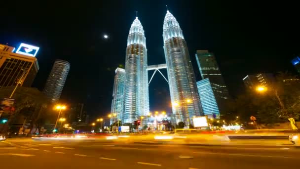 Visa på Petronas towers — Stockvideo