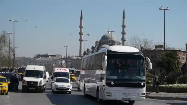 Tráfico callejero en Estambul — Vídeo de stock