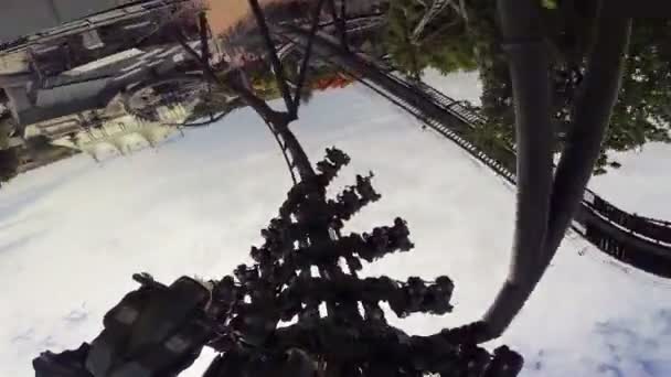 Экстремальная карусель в парке развлечений Гардаленда — стоковое видео
