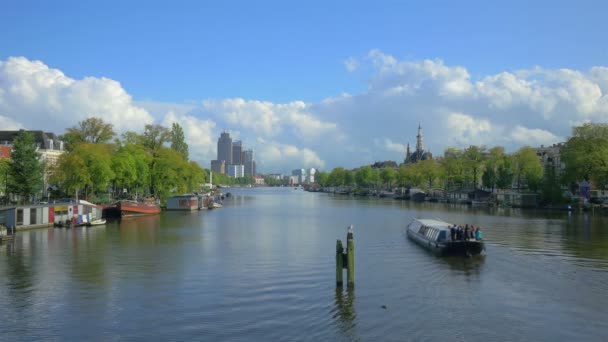 Amstel rivier in amsterdam — Stockvideo