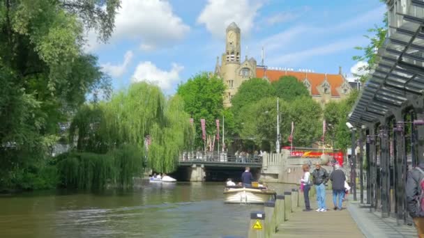 Kanalen i Amsterdam, Holland — Stockvideo