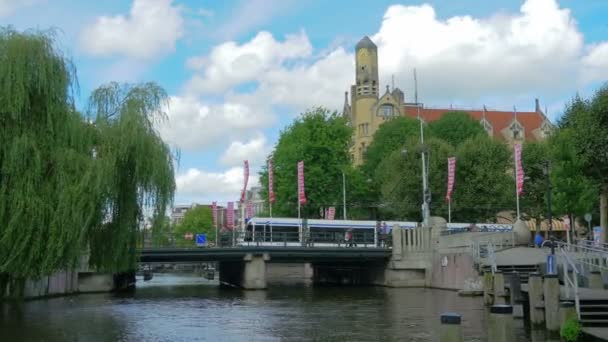 アムステルダム、オランダの運河 — ストック動画