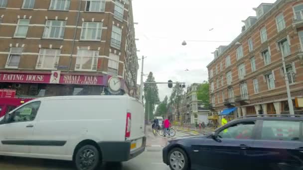 Ruch uliczny na ulicy Amsterdamu — Wideo stockowe