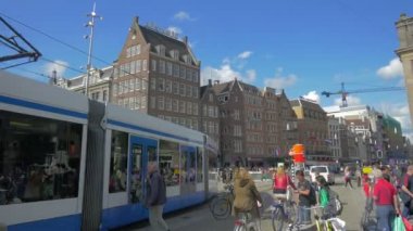 Amsterdam Caddesi üzerinde şehir trafik