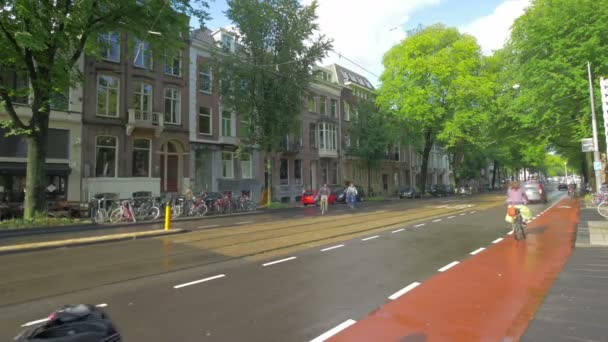 Ruch uliczny na ulicy Amsterdamu — Wideo stockowe