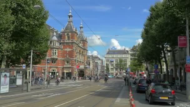 Tráfego urbano na rua Amsterdam — Vídeo de Stock