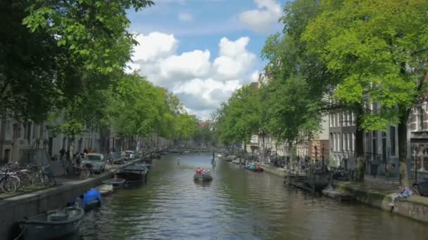 Canal em Amsterdam, Holanda — Vídeo de Stock