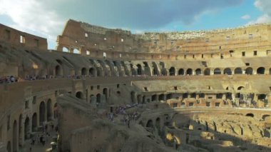 Turistler Colosseum arena, Roma, İtalya, 4 k, Uhd