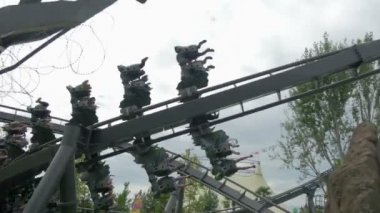 Gardaland eğlence parkı içinde aşırı atlıkarınca