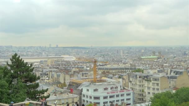 Vista sobre Paris a partir do telhado — Vídeo de Stock