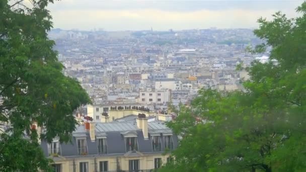 Vista sobre Paris a partir do telhado — Vídeo de Stock