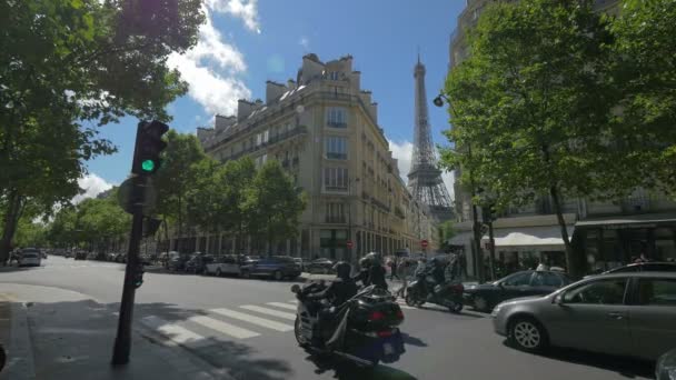 Street scene in Paris with Eiffel Tower, France, 4k, UHD — Stock Video