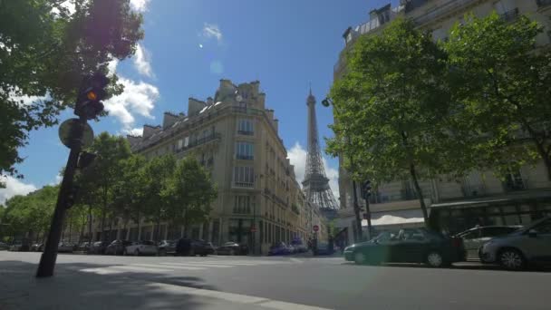 Street scene in Paris with Eiffel Tower, France, 4k, UHD — Stock Video