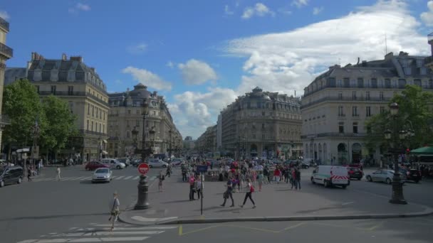 Traffico urbano sulla strada di Parigi, Francia, 4k, UHD — Video Stock