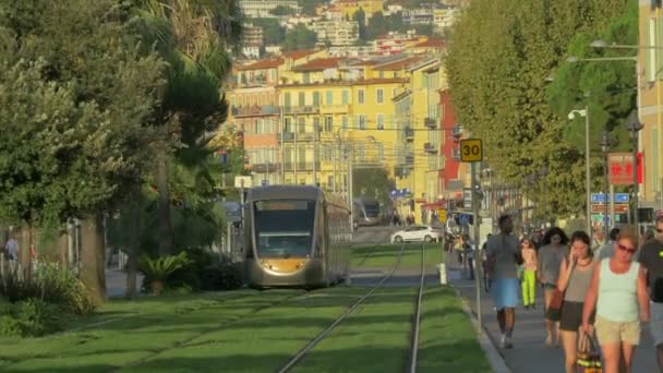 Tranvía público en la calle Nice, Francia, 4k, UHD — Vídeos de Stock