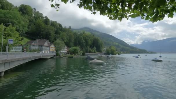 Швейцария ландшафт с озером и горами, 4k UHD — стоковое видео