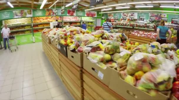 Fruits and vegetables market, steadicam shot — Stock Video