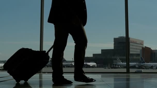 在机场行走的人 — 图库视频影像
