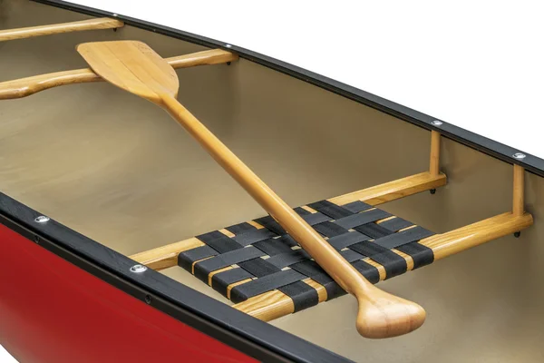 Wooden paddle and canoe — Stock Photo, Image