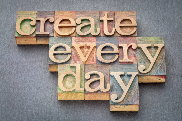 Create every day in wood type — Stock Photo, Image