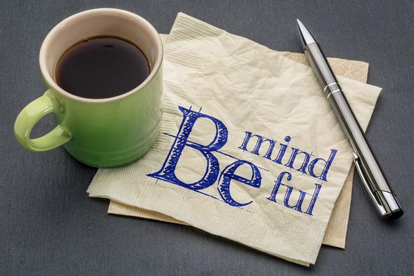 Be mindful note on napkin — Stock Photo, Image