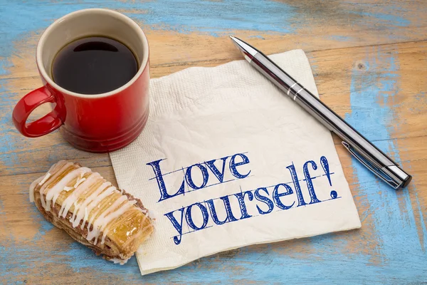 Love yourself advice on napkin — Stock Photo, Image