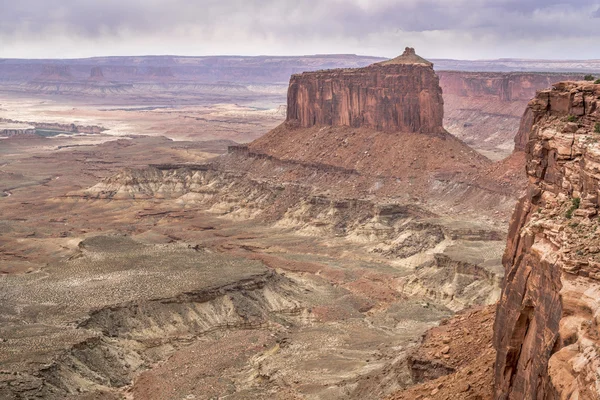 Хмарний день в Canyonlands — стокове фото