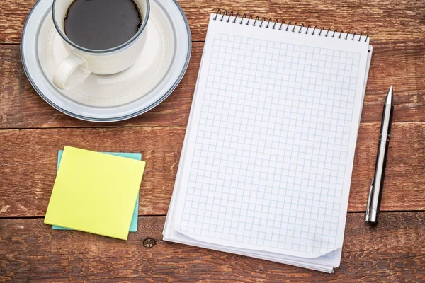 Cuaderno en espiral en blanco y café —  Fotos de Stock