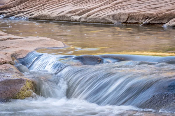 Small creek flowing over sandstone — Stock Photo, Image