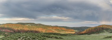 Kırmızı dağlar panorama