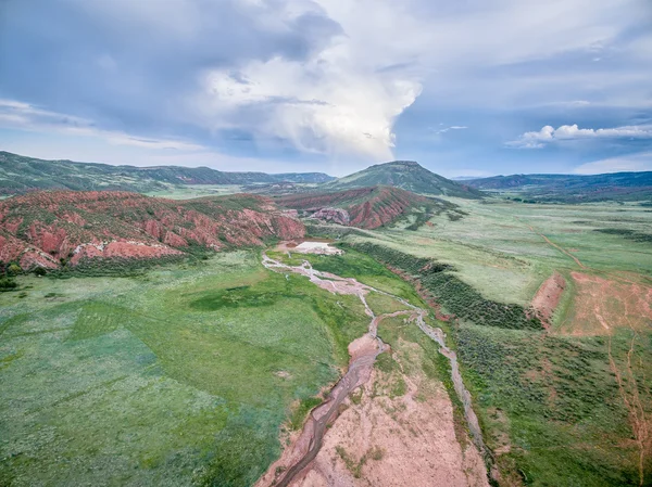 Vid foten av klippiga bergen i Colorado — Stockfoto