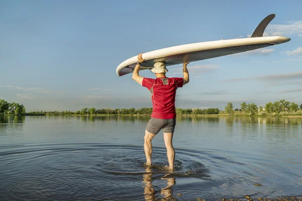 Wodowanie stand up paddleboard — Zdjęcie stockowe