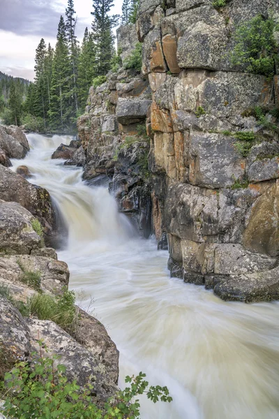 Poudre Falls ved høyvann – stockfoto