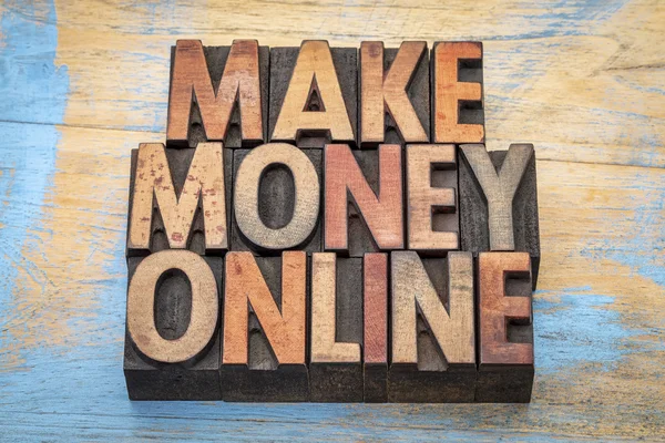 Make money online in wood type — Stock Photo, Image