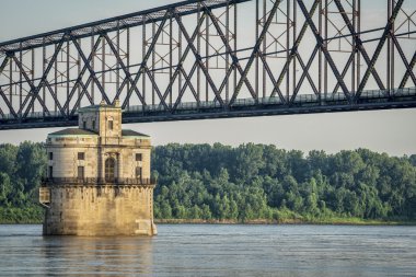 Mississippi Nehri üzerinde su kulesi
