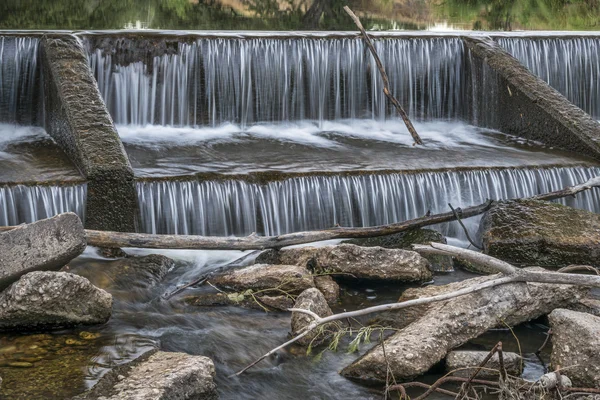 Floden avledning dam på Poudre floden — Stockfoto