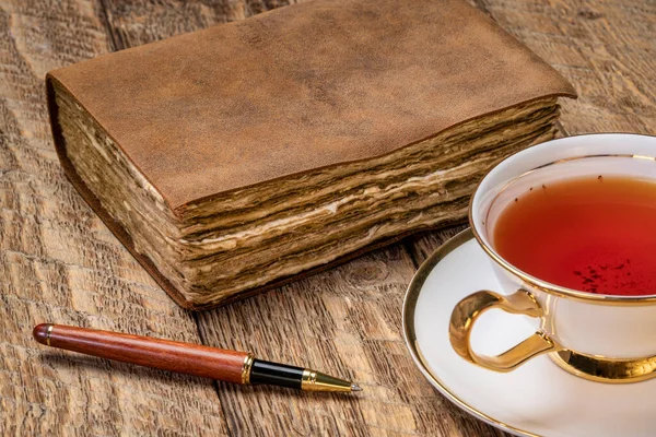 Antique Leatherbound Journal Cup Tea Pen Rustic Wooden Table — Stock Photo, Image