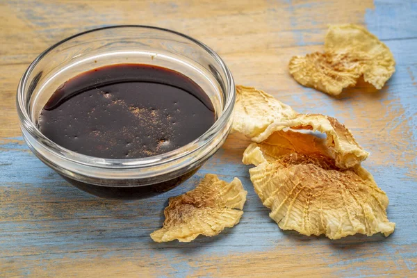 Small Bowl Yacon Syrup Dried Slices Yacon Tuber Powerful Prebiotic — Stock Photo, Image