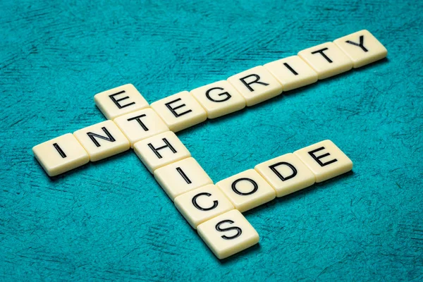 Integriteit Ethiek Codekruiswoordraadsel Ivoren Letters Tegen Handgeschept Blaffpapier Morele Verplichtingen — Stockfoto