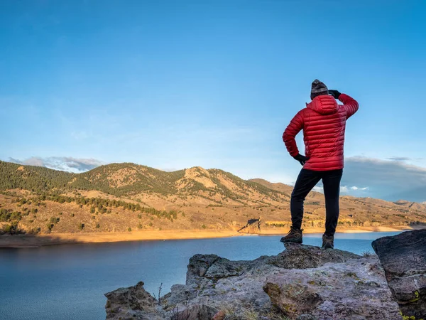 Male Hiker Jacket Cliff Overlooking Horsetooth Reservoir Popular Recreation Destination — Stock Photo, Image