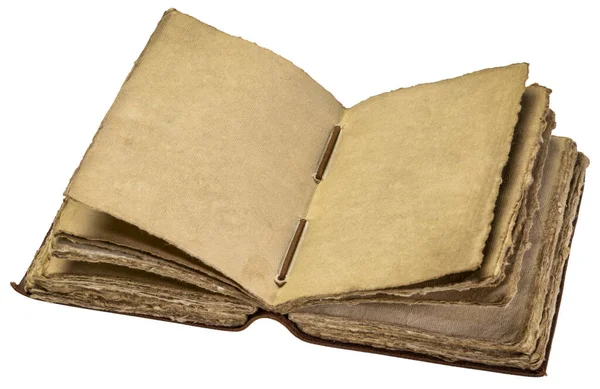 Leeres Antikes Ledergebundenes Tagebuch Mit Gedecktem Rand Handgeschöpfte Papierseiten Isoliert — Stockfoto