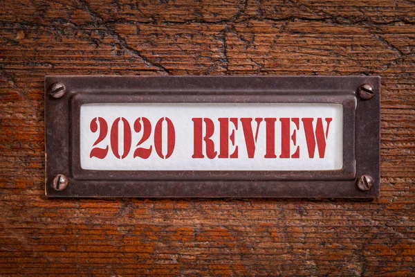 2020 Gözden Geçirme Grunge Ahşap Dosya Dolabında Bir Etiket Geçen — Stok fotoğraf