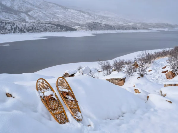 Cenário Inverno Reservatório Dentes Cavalo Norte Colorado Com Sapatos Neve — Fotografia de Stock