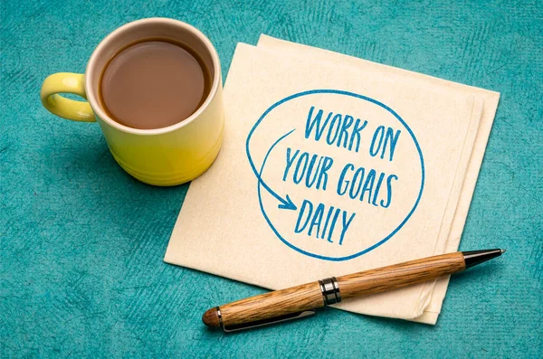 Work Your Goals Daily Motivational Reminder Handwriting Napkin Cup Coffee — Stock Photo, Image
