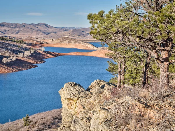 Paisaje Otoño Invierno Lago Montaña Las Estribaciones Las Montañas Rocosas — Foto de Stock